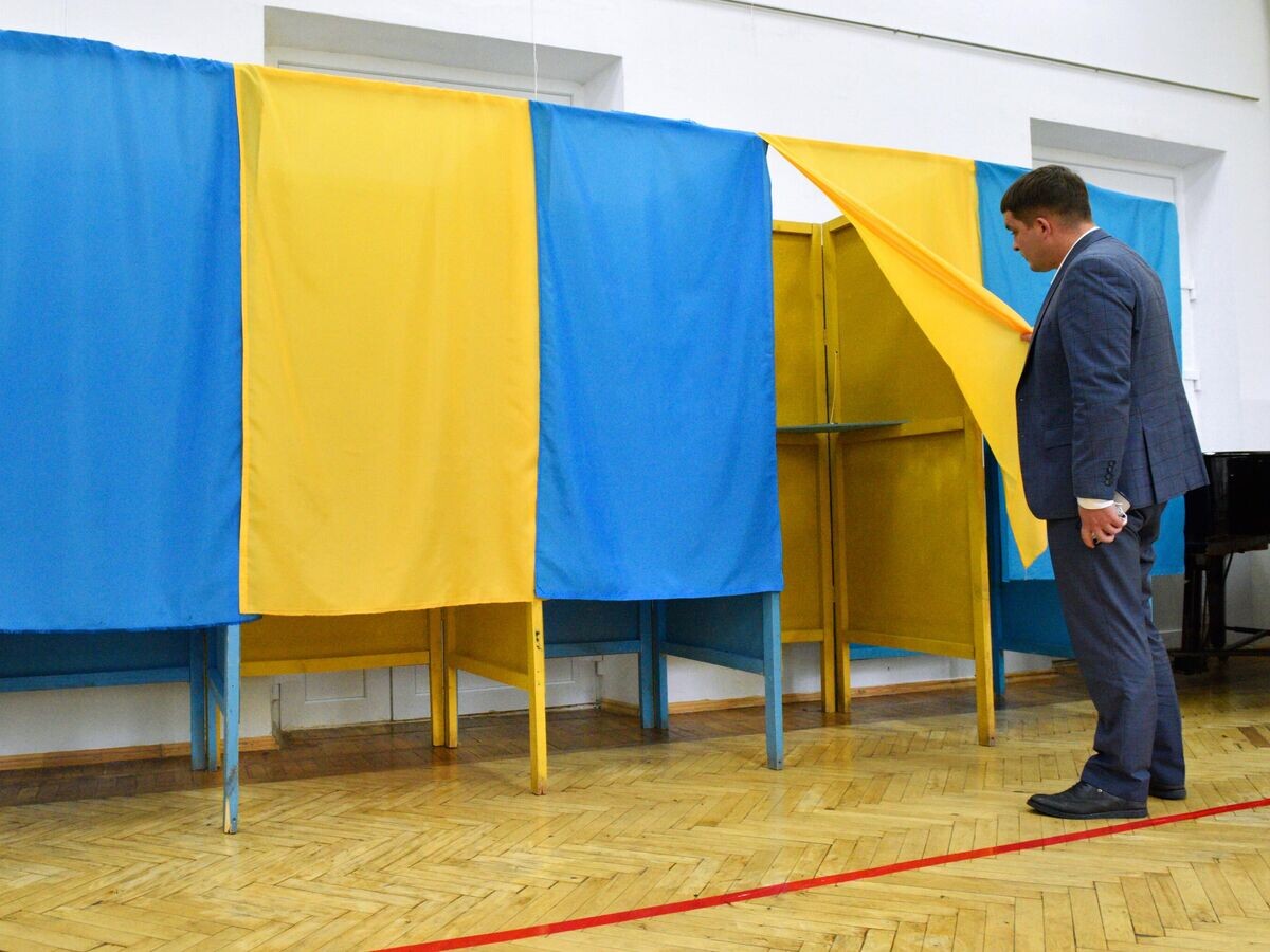    Проверка готовности одного из избирательных участков в Киеве к проведению региональных выборов | © РИА Новости / Стрингер