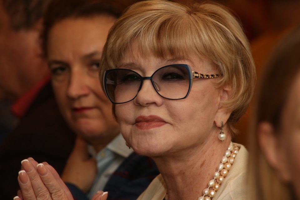    Невестка Меньшовой вышла на связь после ухода Веры Алентовой. Кукушкиной. Борис КУДРЯВОВ