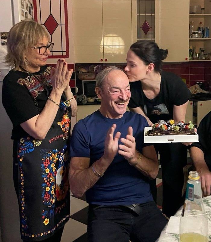    Михаил Боярский с женой и дочерьюСоцсети Елизаветы Боярской