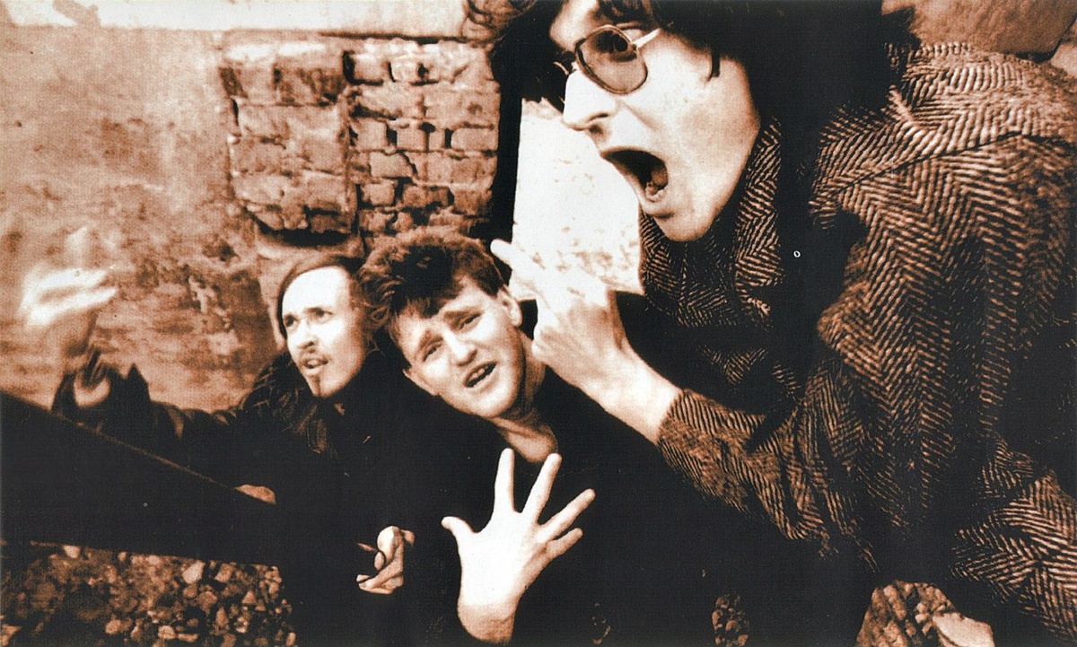 Е. Летов, Манагер и Кузя УО, 1989 год. Фото ресурса Гр-Об-Хроники.