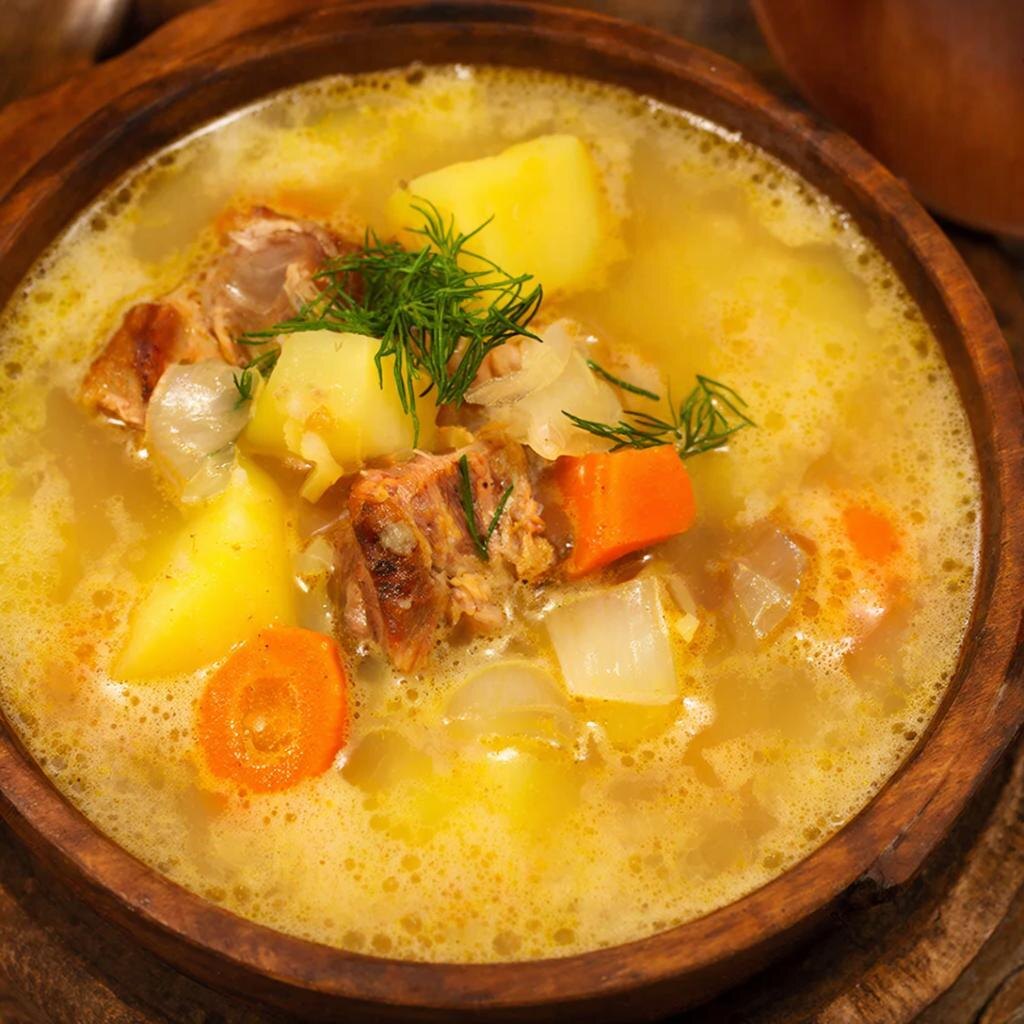 Холостяцкий обед: Сытный суп из копченой грудинки, который согреет и насытит 