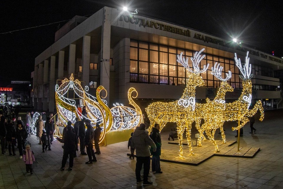    Инсталляции вызвали интерес у многих жителей страны Фото: Администрация Симферополя