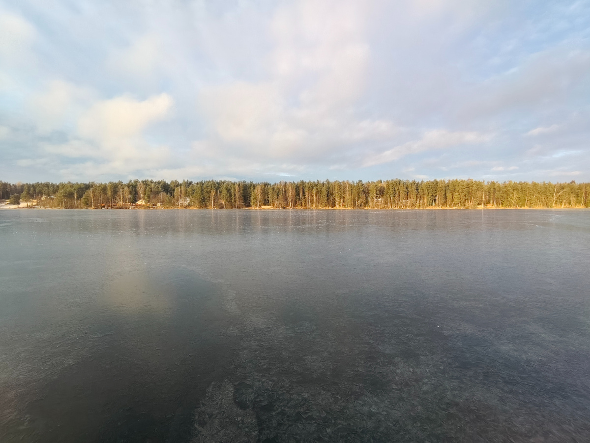 Первый лёд встал на озере