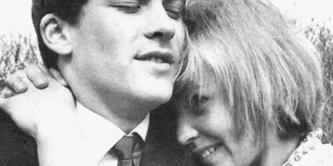 Он ее любил, она изменяла, а когда ушел, повела под венец