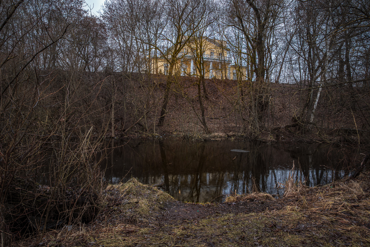Усадьба на высоком берегу