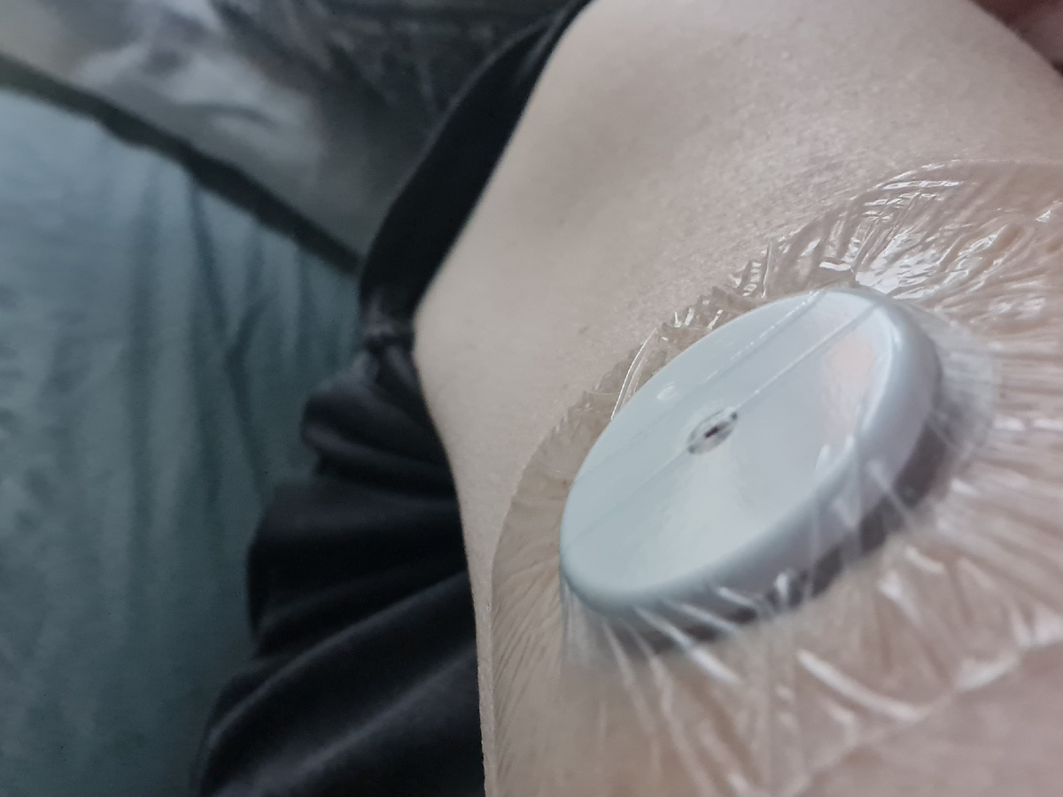 Так выглядит батарейка на руке.Не очень удачное фото,сама себя не смогла сфоткать лучше.