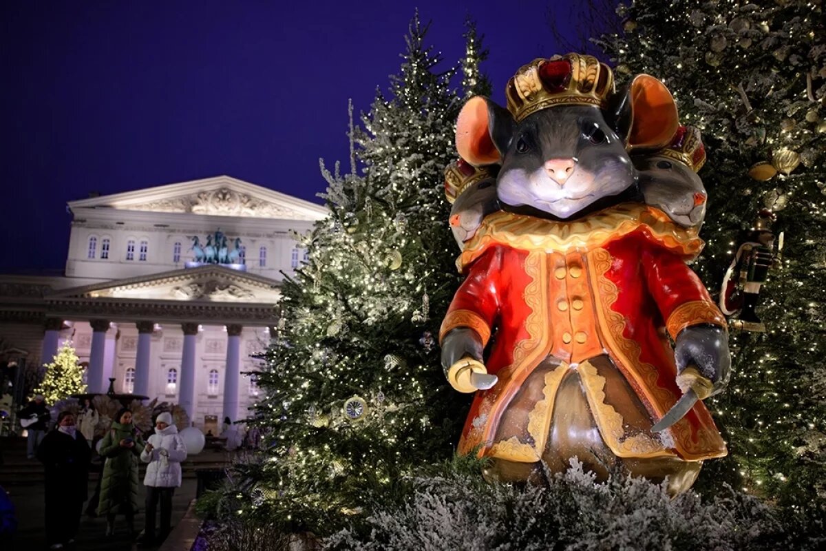    Персонаж вышел за пределы театральной сцены и «поселился» в самых неожиданных местах.