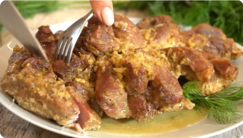 Мясо на Новогодний стол готовлю только таким способом. Вкусно даже в холодном виде, а в горячем так и вовсе...