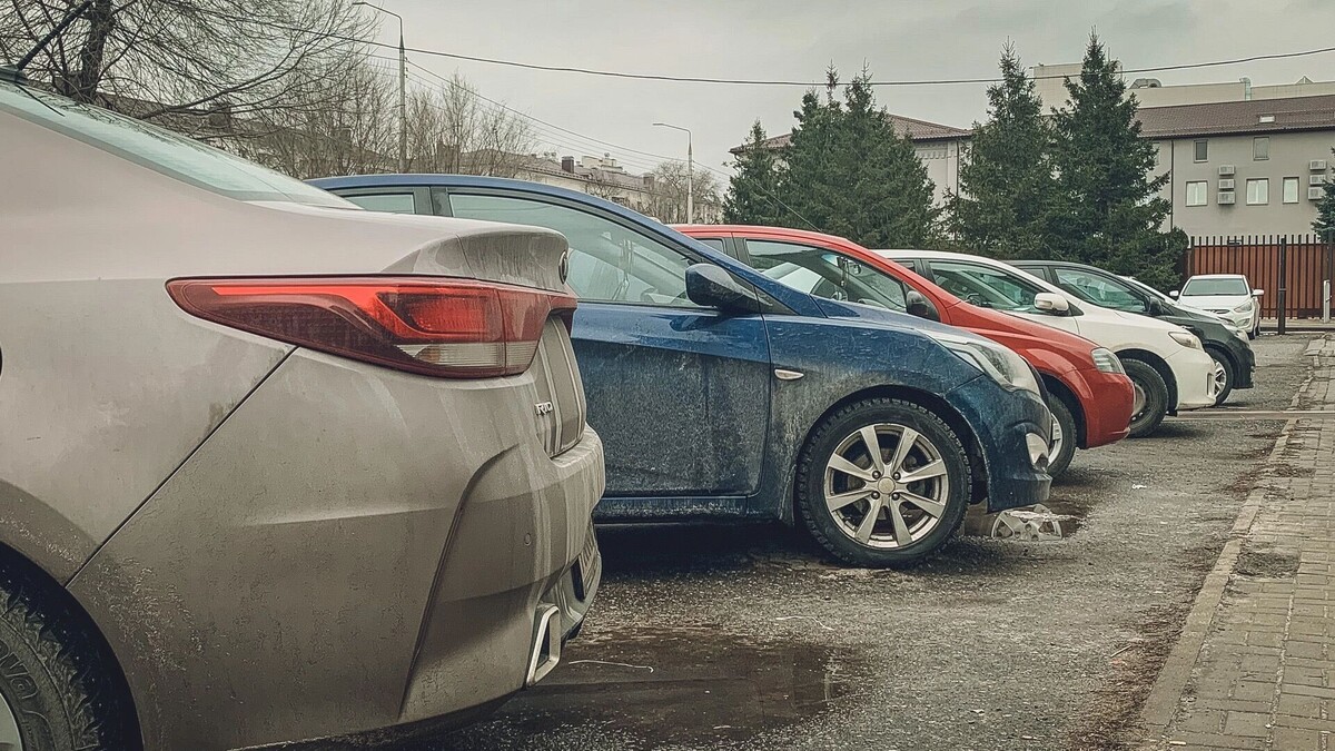    Праздничная парковка: где можно оставить машину на Новый год в Ростове?   1MI