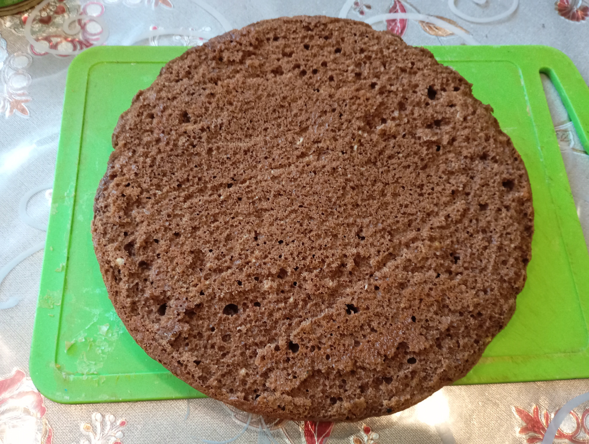 Корж с какао ,фото автора.