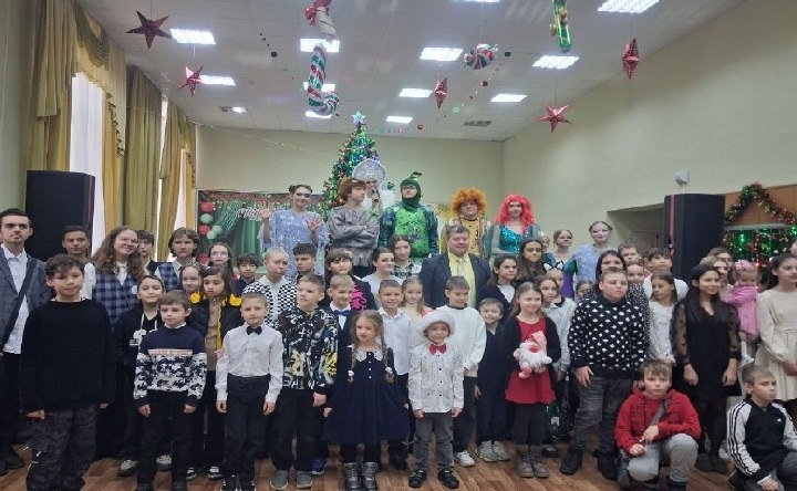 Ёлка для одарённых детей Азова. Фото Ольги Максимовой