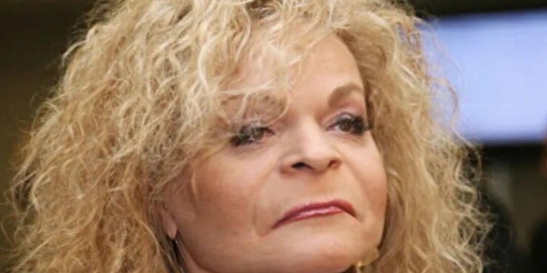 Лариса Долина не съезжает из проданной квартиры и не пускает Лурье — история, в которой звезда решила, что закон можно поставить на паузу