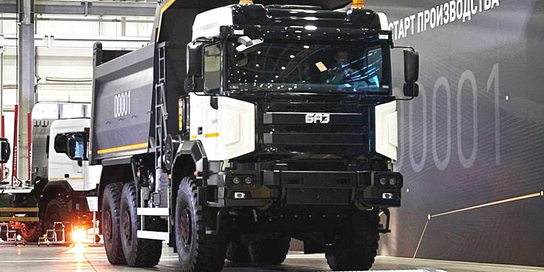 Стартовало производство российских грузовых автомобилей БАЗ, построенных на базе военных тягачей