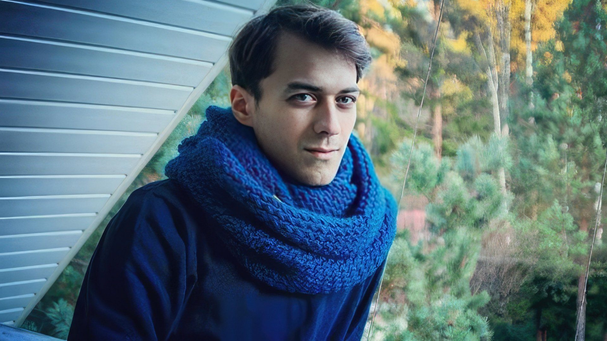 Актер Артем Крылов