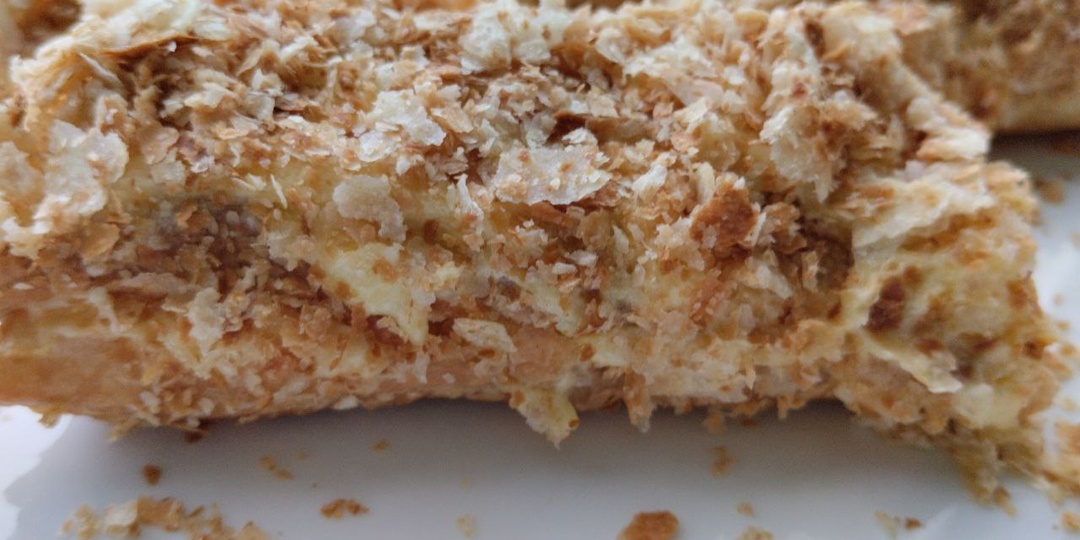 торт Наполеон с заварным кремом, хрустящие слои, которые рассыпаются во рту и нежнейший крем