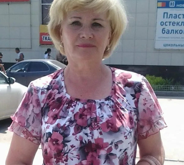 Бабушка завещала квартиру не любимому внуку, а соседке. Родня была в ярости. Но когда соседка зачитала письмо от бабушки, все притихли