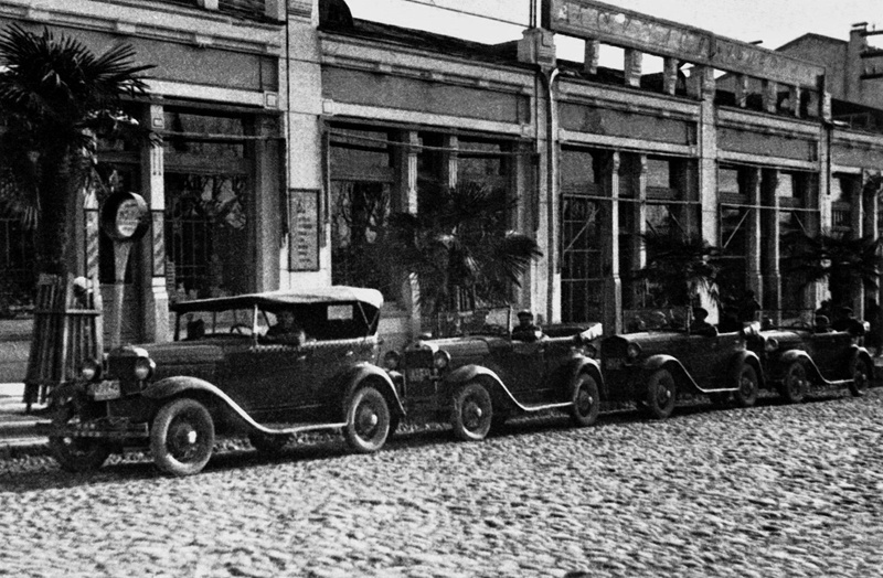 Такси в Сочи, 1937 г, источник: МАММ/МДФ