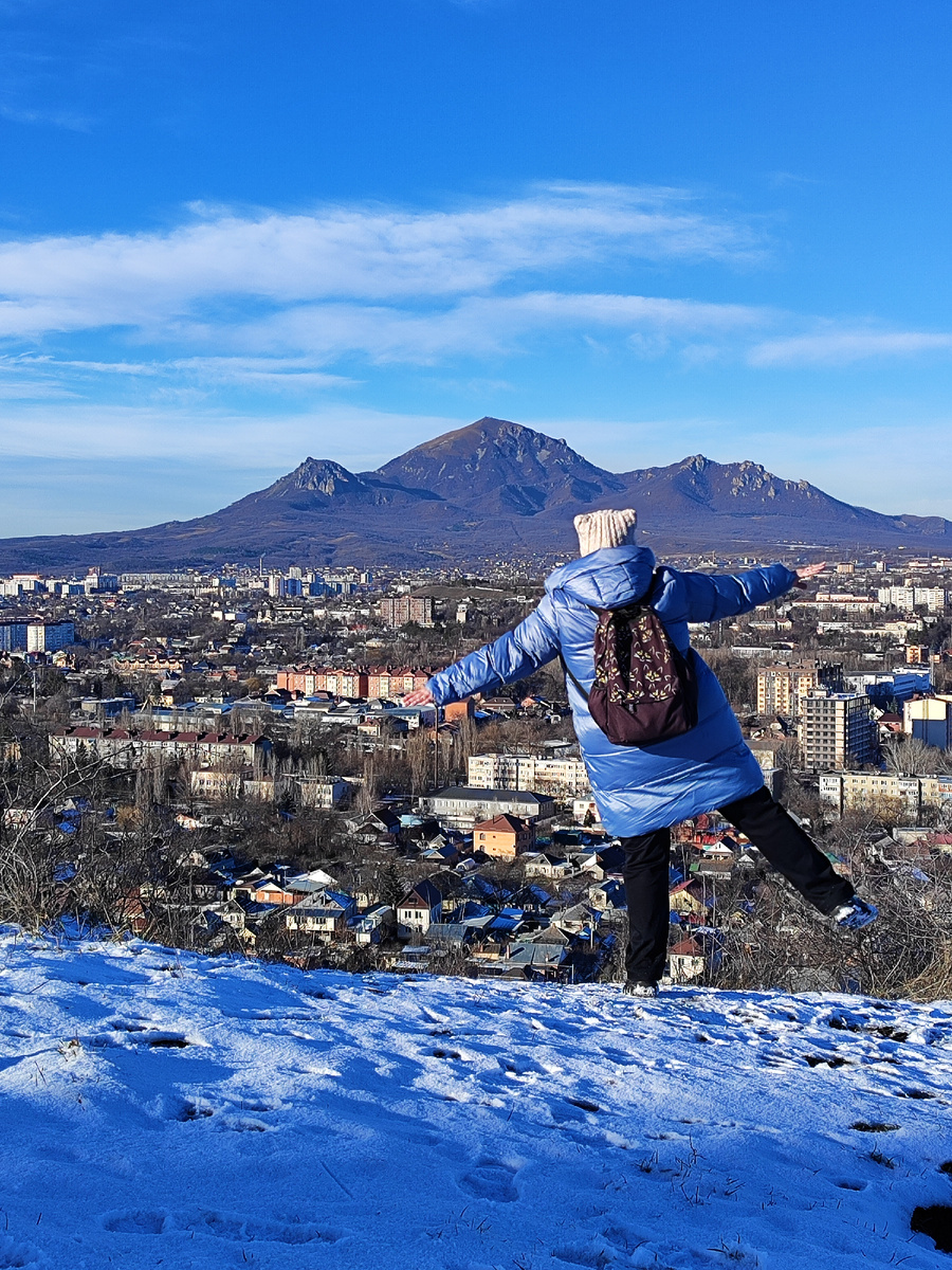 Вид на Бештау со смотровой площадки (декабрь 2025 года)