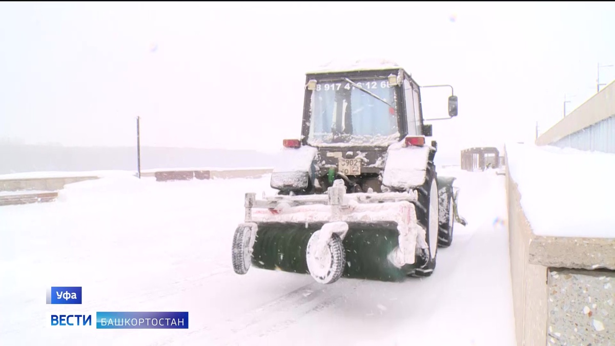     В Уфе приступили к заливке самого длинного катка на набережной реки Белой