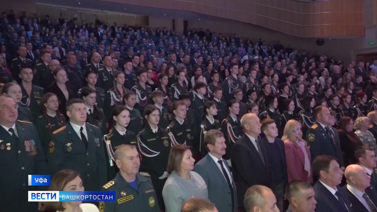    В преддверии Дня спасателя Глава Башкортостана вручил госнаграды сотрудникам служб ЧС