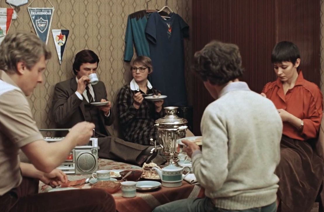 Кадр из фильма "Зимняя вишня" (1981)