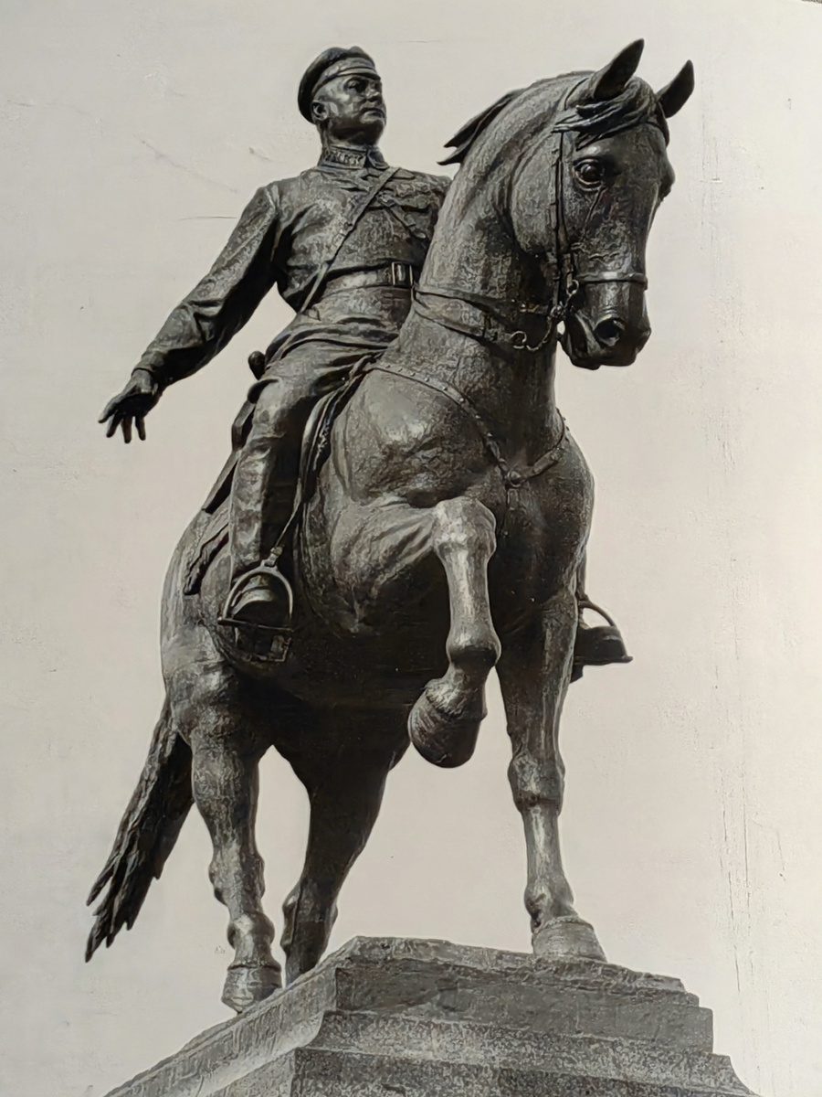 Памятник Г.И. Котовскому, 1954 год (скульптор А. Посядо)