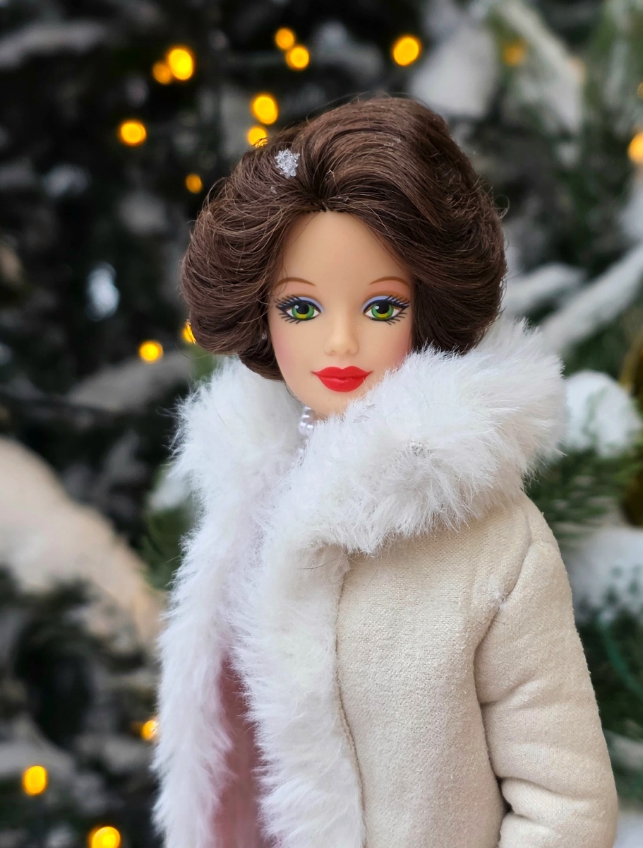 Hallmark Holiday Voyage Barbie на теле йоги Неко