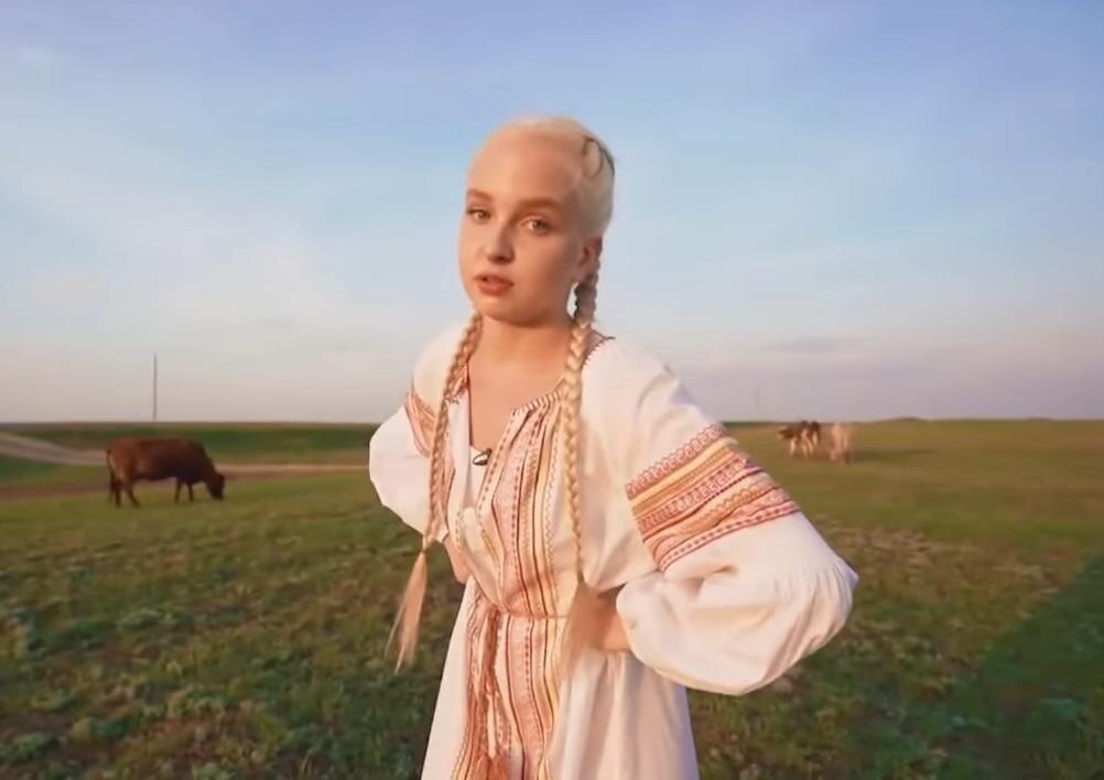 Куда пропала Туся? Разбираемся, где сейчас "деревенская бизнес-бейби"