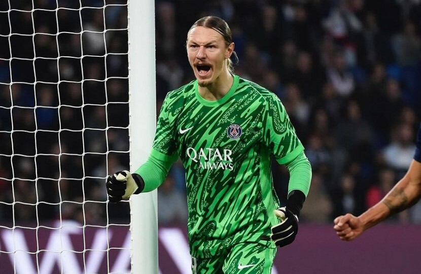 Лучший игрок месяца — лишний в клубе? Парадокс Сафонова