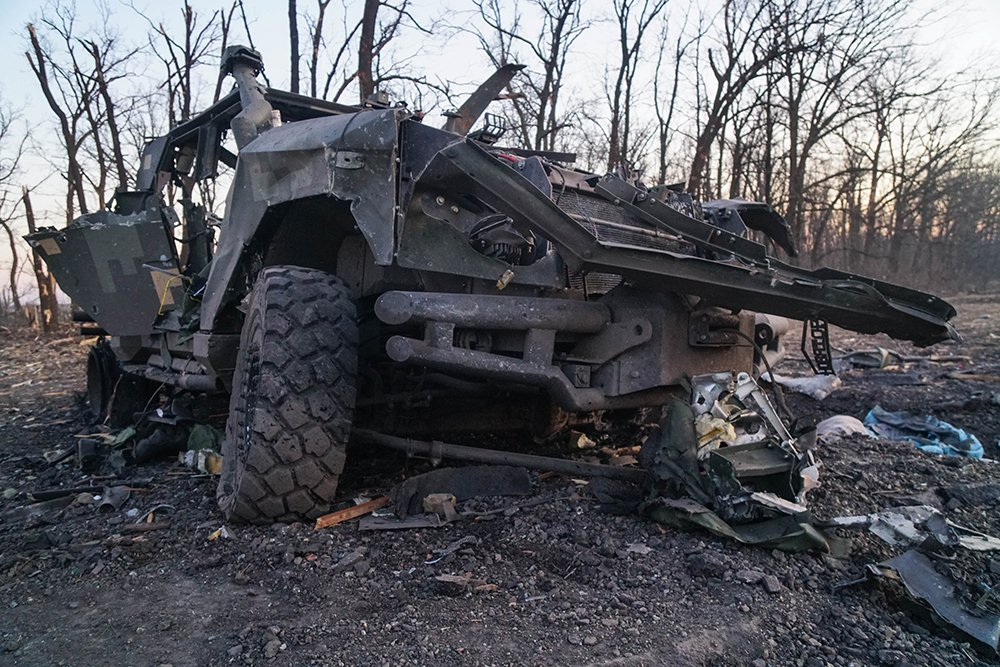 Уничтоженный МРАП на полях сражения в зоне СВО