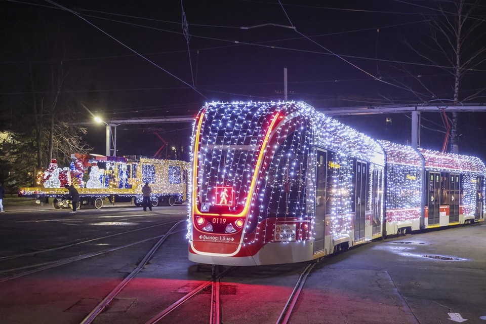    Жителям Петербурга поднимет настроение "Волшебный трамвай". Фото: t.me/smolnypress
