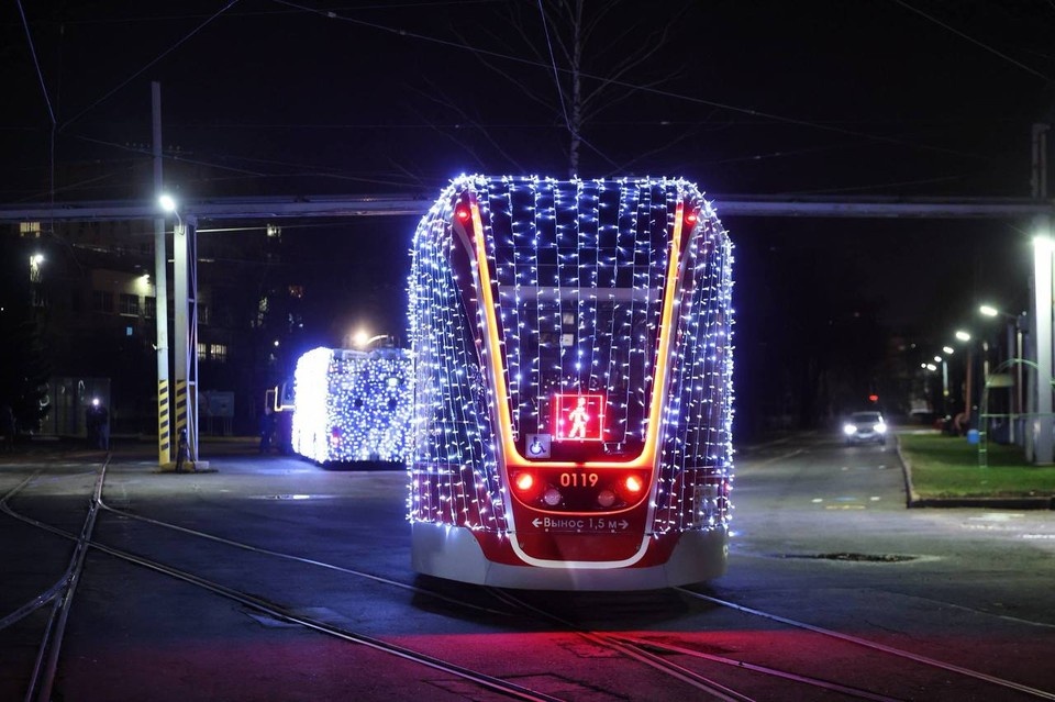    Новогодний трамвай порадует жителей Петербурга. Фото: t.me/polyakov_kv