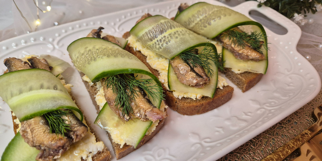 ЗАКУСКА СО ШПРОТАМИ - ингредиенты доступные, приготовление простое, подача необычная