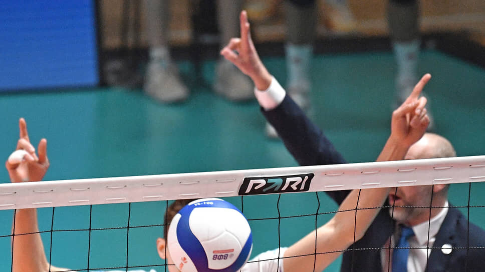 Суперкубок разыгрывается в мини-турнире с участием сильнейших клубов. На фото: момент матча между клубами «Зенит-Казань» и «Зенит СПб».📷Фото: Артемий Шуматов / Коммерсантъ