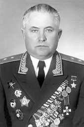 Павел Васильевич Миронов (8 [21] сентября 1900, село Васильевка,Тамбовская губерния — 29 октября 1969, Москва) — советский военачальник, гвардии генерал-лейтенант (22 февраля 1944 года). Герой Советского Союза (28 апреля 1945 года)