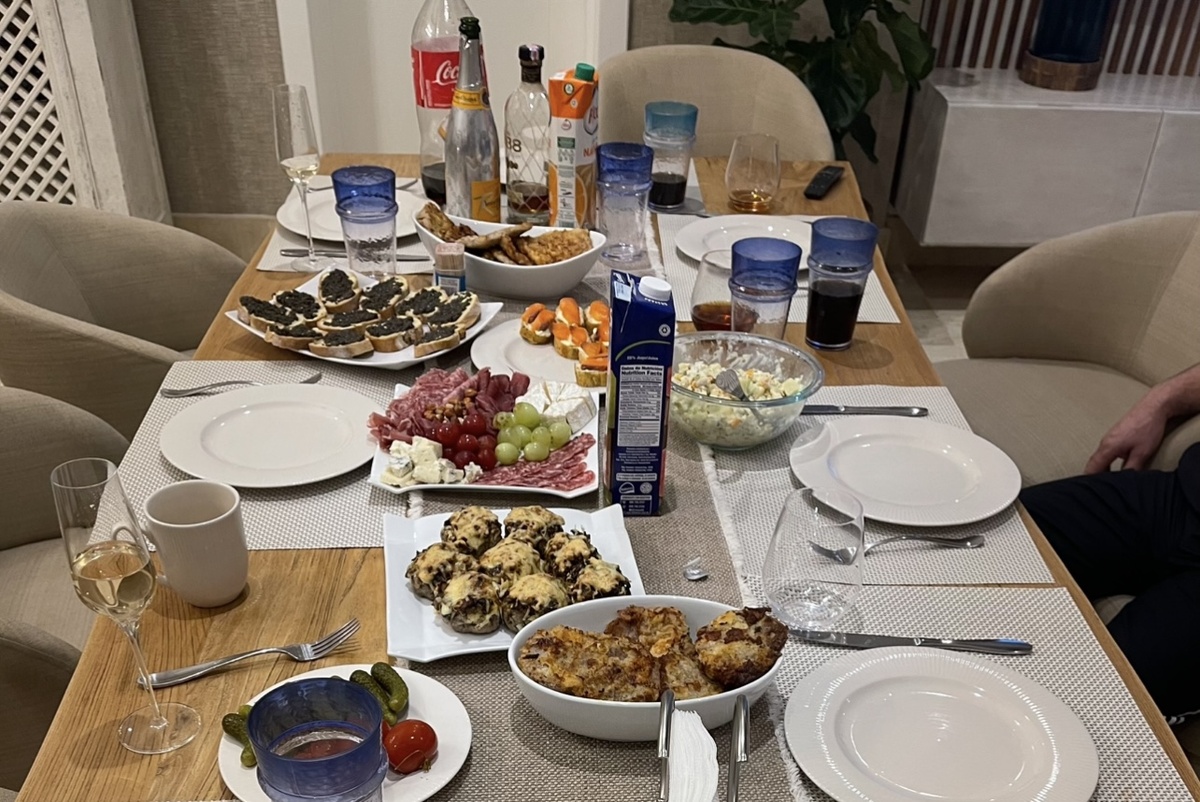 Новогодний стол 2025 года