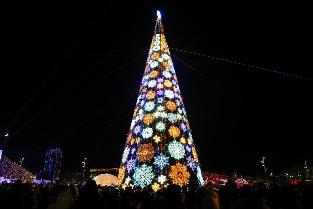    Новогодняя елка в городе Астана (Казахстан). Источник фото: Акимат города Астаны.