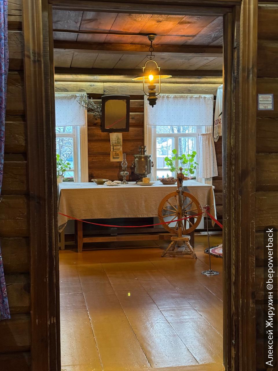 Бабушкин уют: самовар и белые занавески