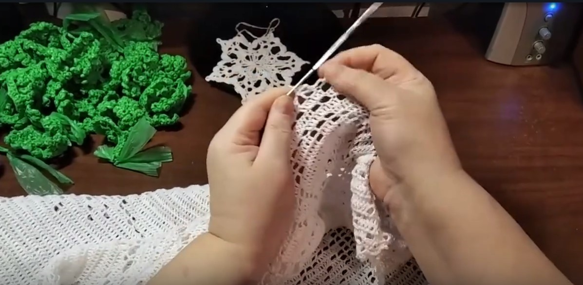  Вязание крючком красивой салфетки из личного архива