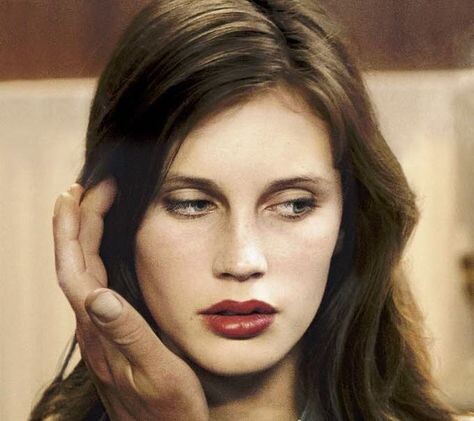 Марина Вакт в фильме "Молода и прекрасна"