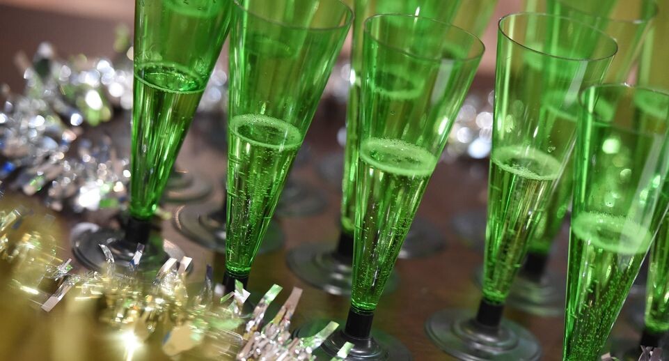    Эксперимент РИАМО: какое шампанское выбрать на Новый год / Медиасток.рф