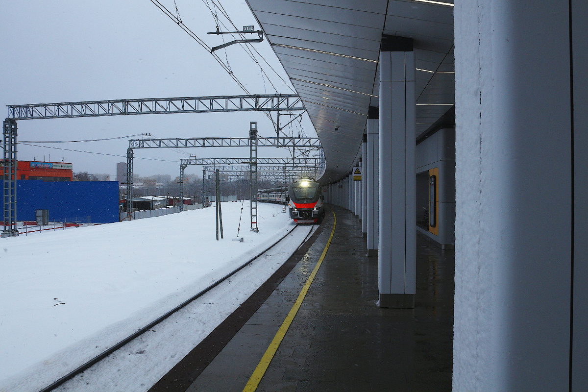 Электропоезд ЭП2Д на Петр-Раз МЦД-1 в декабре 2025 года, фото автора