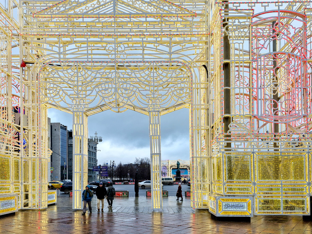 Пушкинская площадь, декабрь 2025 