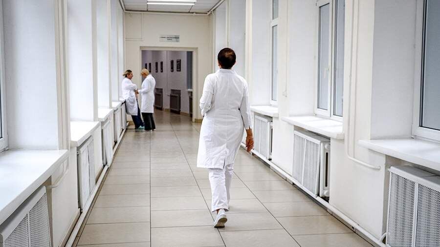 Минздрав РФ продлит работу врачам без аккредитации