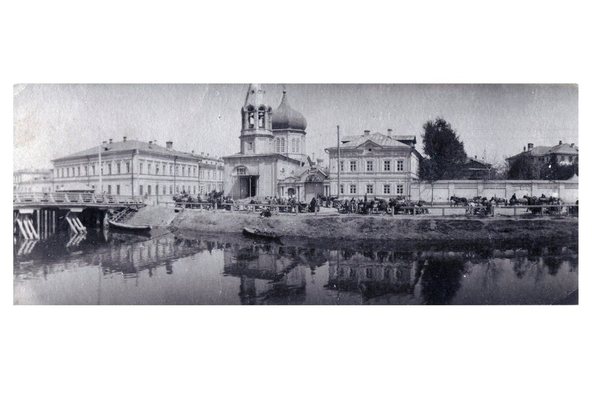    Вид на угол Лево-Булачной и Университетской в конце XIX века. взято с сайта commons.wikimedia.org (общественное достояние)