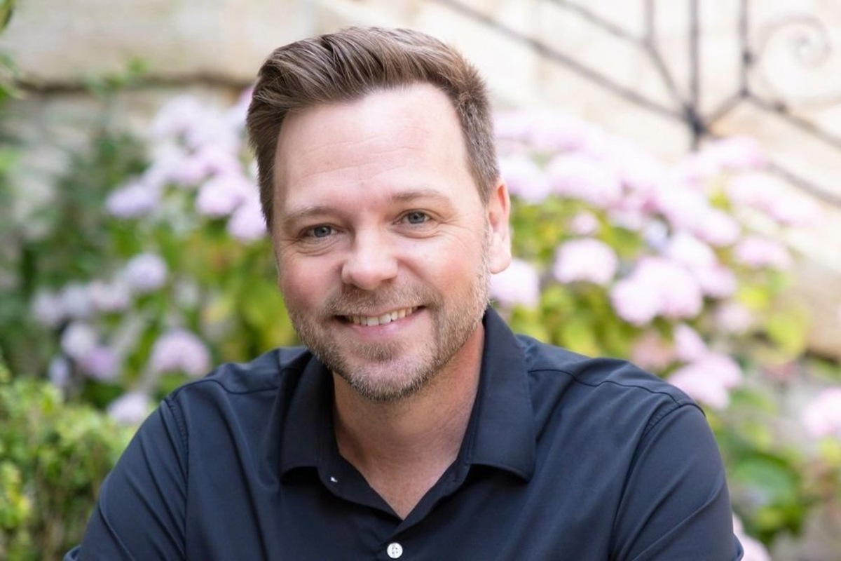    Нейтан Хилл. скриншот с сайта Radio France