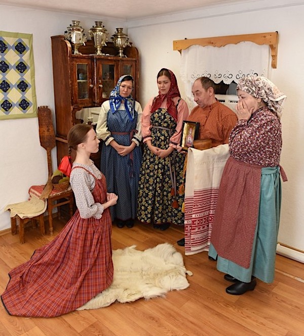 «Традиционный свадебный обряд русских Пустозерской волости Печорского уезда Архангельской губернии». Фото: Этнокультурный центр НАО. Источник: etnonao.ru
