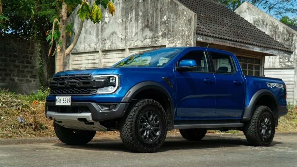    В Москве появился Ford Ranger Raptor T6.2: пикап для бездорожья и скорости (источник изображения) News Express Team