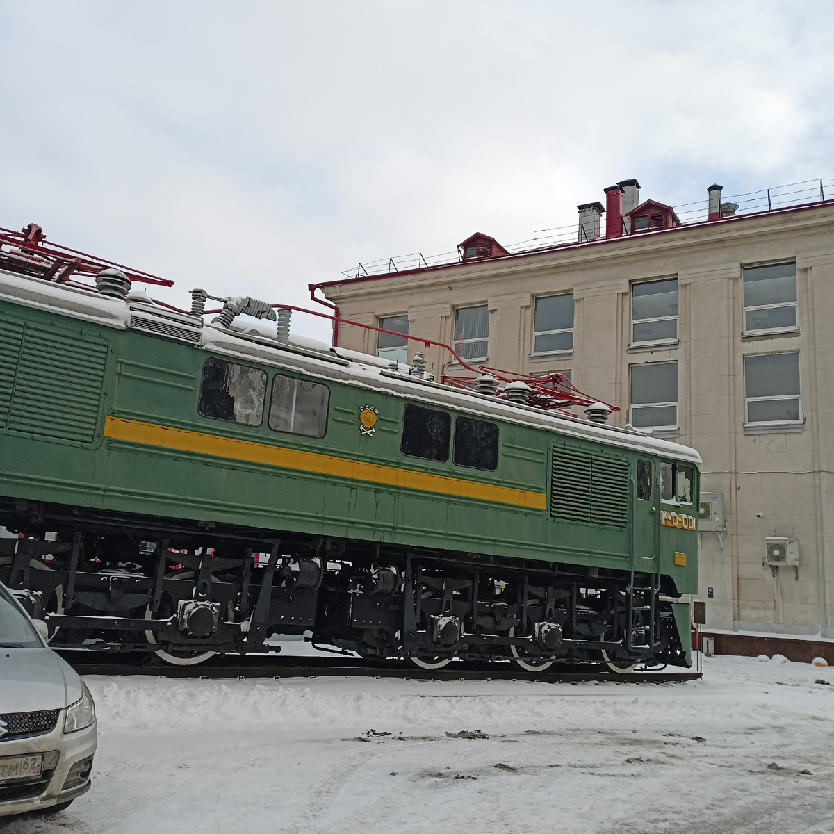 Это памятник такой.