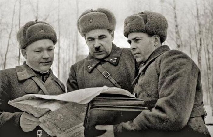 После войны продолжал служить и строить карьеру.
